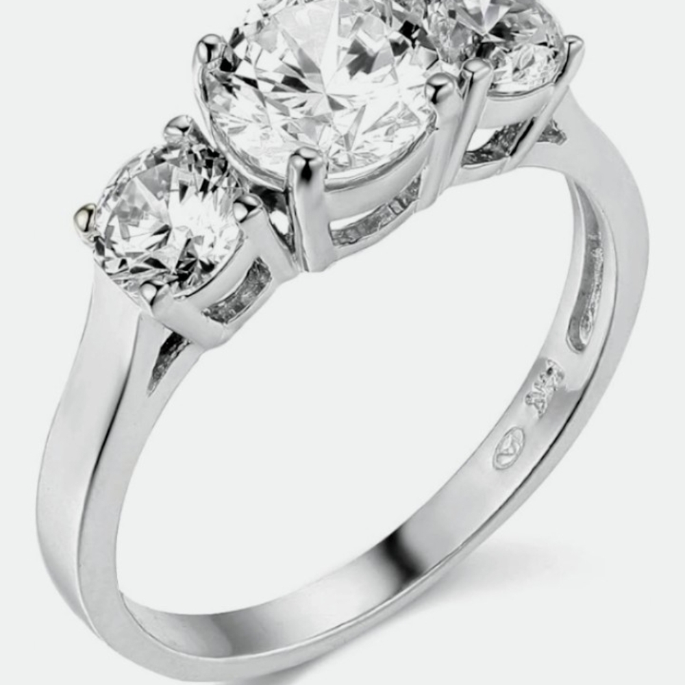 Elegant Silver Women's Ring Size 7